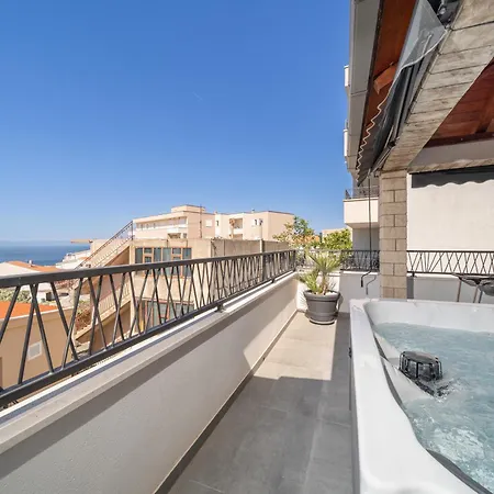 Luxury Nea With Jacuzzi And Sea View Макарська