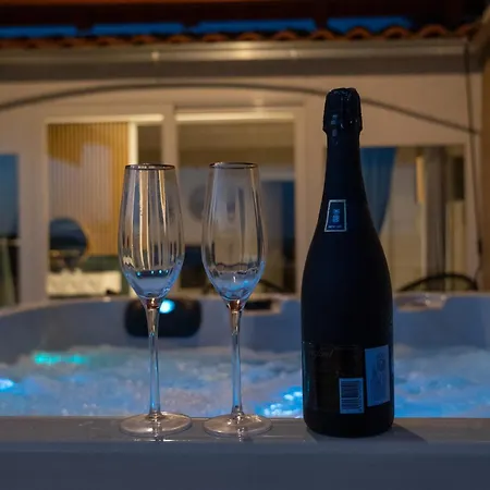 Luxury Dream House Nea With Jacuzzi マカルスカ