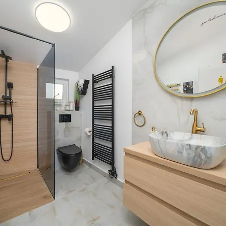 Luxury Dream House Nea With Jacuzzi マカルスカ